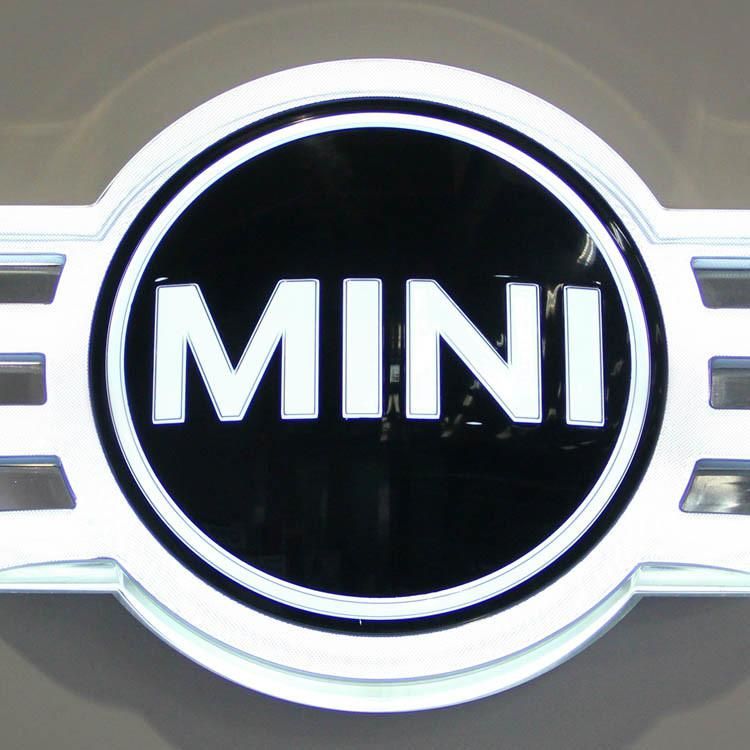 Acrylic BMW Mini Automotive Signage Front Lit Auto Symbol 3D LED Car Logo